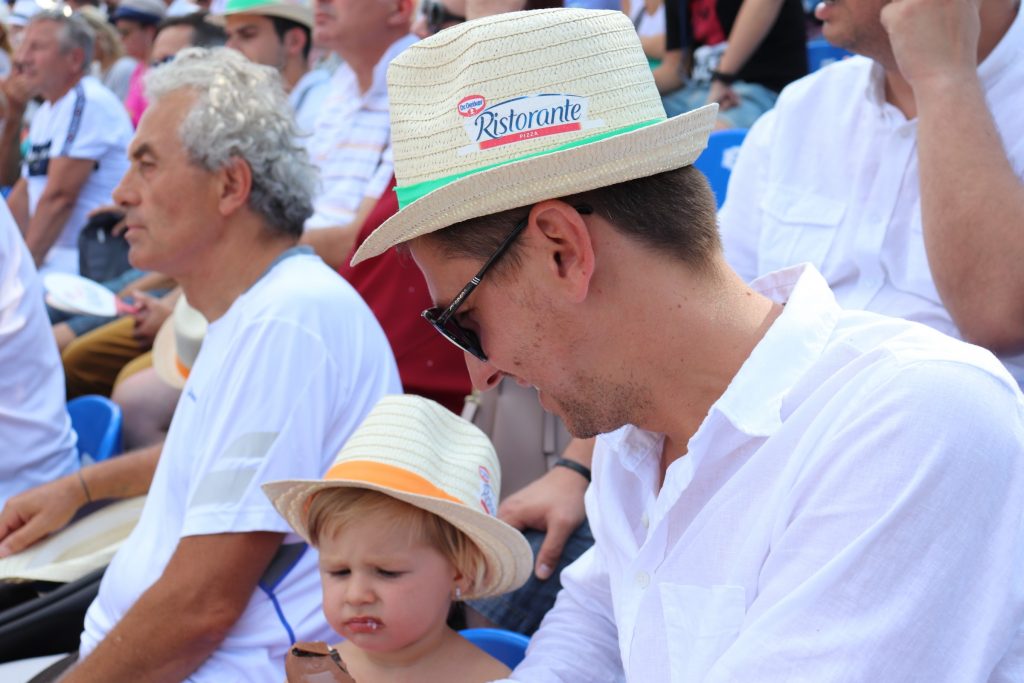 Româncele, învinse în finalele BRD Bucharest Open. Evantaie și pălării de la Dr. Oetker pentru spectatori