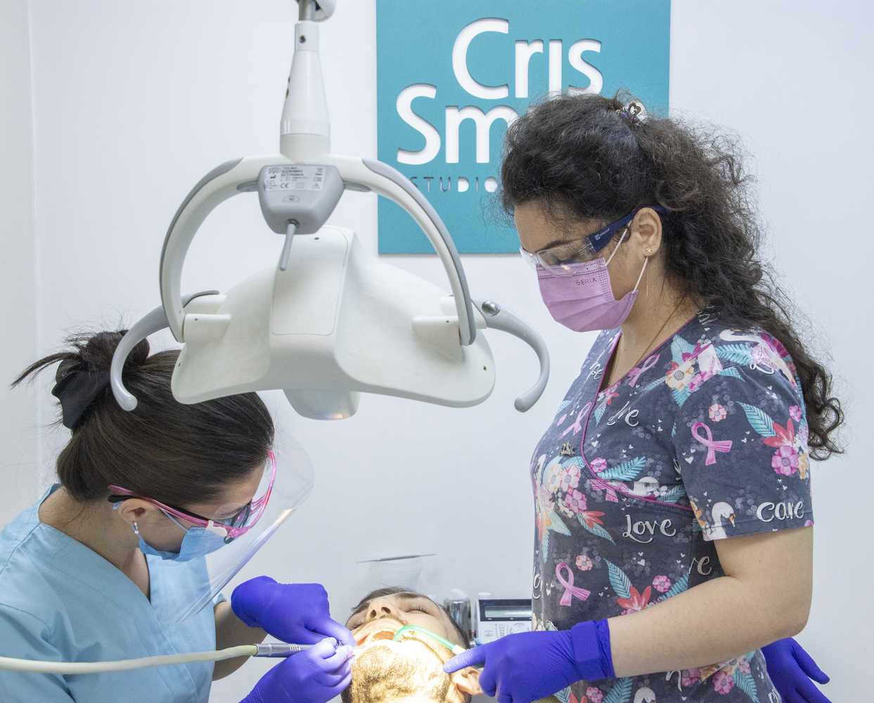 Implant dentar în 2025: preț și ce include tratamentul