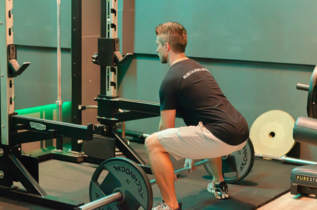 Photo knee pain prevention squats