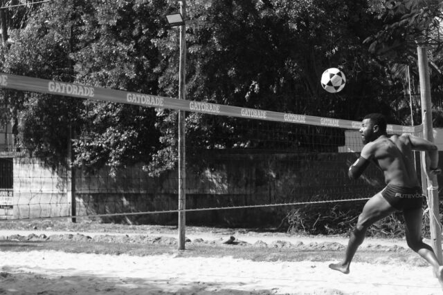 Voleiul pe plajă: tehnica de bază pentru un început reușit — Open SPORTS