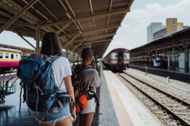 Cum îți faci bagajul pentru o vacanță activă fără să iei lucruri inutile