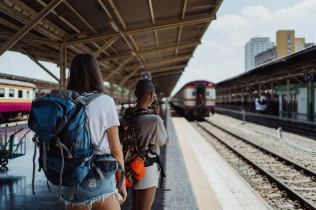Cum îți faci bagajul pentru o vacanță activă fără să iei lucruri inutile