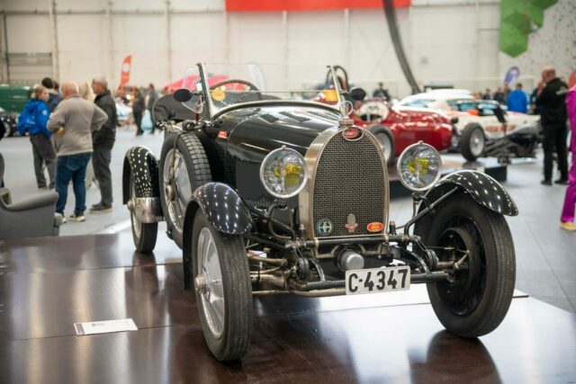 Photo history of sports cars