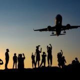 Turism montan iarna versus vara: ce se schimbă în organizarea unui traseu