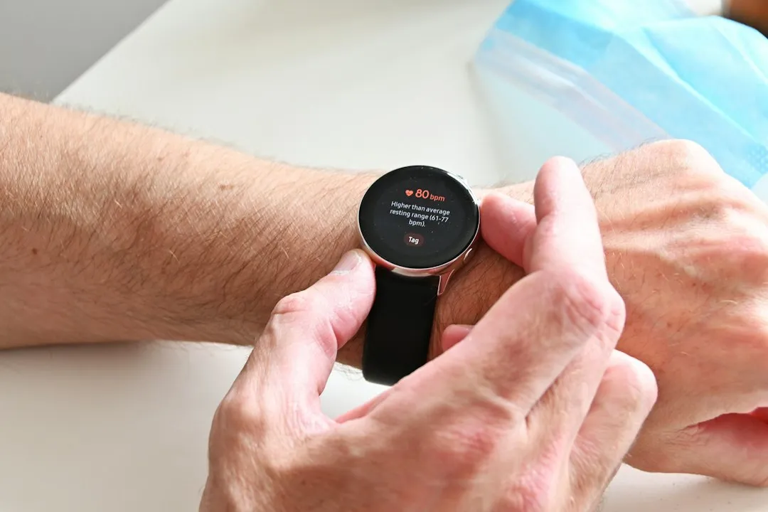 Photo chest strap vs wrist heart rate monitor comparison